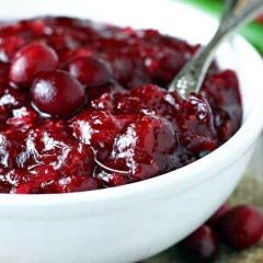 Sốt Nam Việt Quất hiệu S&W Whole Berry Cranberry Sauce, Hộp 397g (14 Oz.)