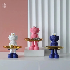 TƯỢNG KAWS CẰM KHAY BẢN DENIM - WHITE