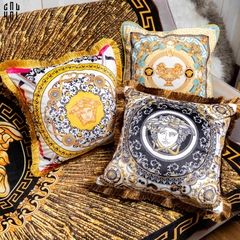 VỎ GỐI NHUNG MEDUSA HEAD PRINTED - WHITE 45.