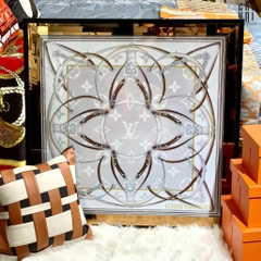 TRANH CANVAS SHINING LOUIS 94X94 CM - KHUNG GỖ VIỀN KÍNH