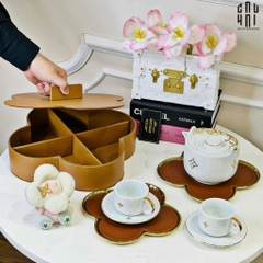 SET 2 ĐĨA SỨ BỌC DA LOUIS. V FLEUR DE MONOGRAM - GOLD VERSION