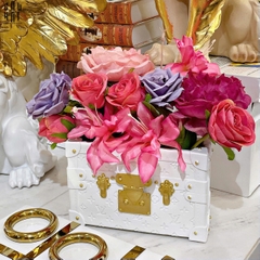 GIỎ HOA TRANG TRÍ COMPOSITE EVELOPE CLUTCH - VALI WHITE LOUIS