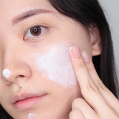 Kem Chống Nắng Make P:rem Defense me. Calming Tone Up Sun Cream