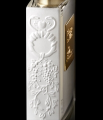 Kilian Woman In Gold With Clutch