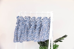 Váy hoa xanh cắt eo