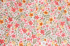 Váy hồng cắt eo