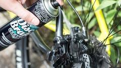 Bình Xịt Tẩy Rửa Tái Tạo Độ Ẩm Thắng Đĩa MUC OFF Disc Brake Cleaner 750ml