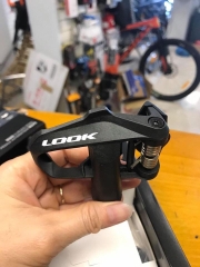 Pedal Look Keo 2 Max Carbon kèm cá chống trượt (Made in France)