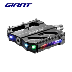 Bàn Đạp GIANT Có Đèn Thông Minh