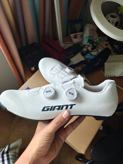 Giày đạp xe GIANT Starlight CF - Đế Carbon, 2 nút điều chỉnh BOA L6