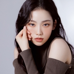 Kính áp tròng 6 tháng màu Mute Gray, Lens Xám Trầm Chính Hãng