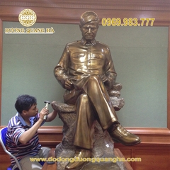 Tượng Đồng Đại Tướng Nguyễn Chí Thanh