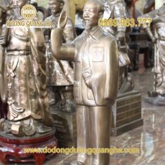 Tượng Bác Hồ Vẫy Tay Chào Đồng Đỏ