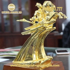 Tượng Thánh Gióng Mạ Vàng