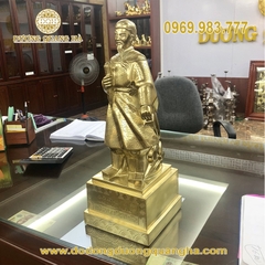 Tượng Đồng Trần Hưng Đạo