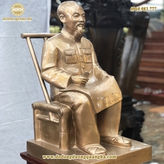 Tượng Bác Hồ Ngồi Ghế Mây