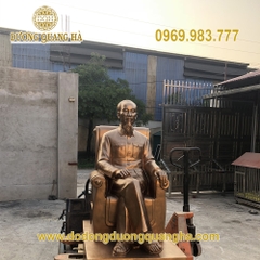 Tượng Bác Hồ Ngồi Ghế Cao 2m