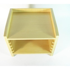 Kệ dùng để chứa bộ ghép hình của 5 con vật