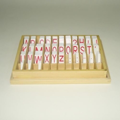 Hộp đựng bảng chữ cái Alphabet in màu đỏ
