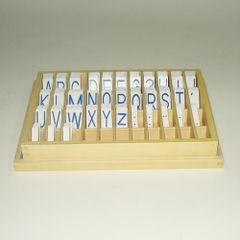 Hộp đựng bảng chữ cái Alphabet in màu xanh