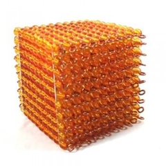 Khối 1000 hạt cườm vàng – Cube of 1000 golden beads