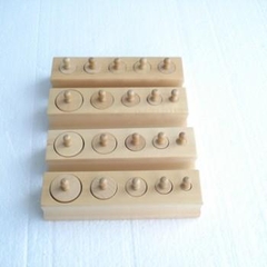 Bộ hình trụ có núm cỡ nhỏ – 5 lỗ tròn (Mini Knobbed cylinders)