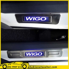 Nẹp bước chân ngoài có đèn xe Toyota Wigo