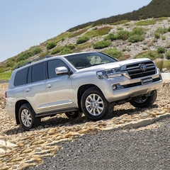 Toyota Land Cruiser 2022 mới nhất