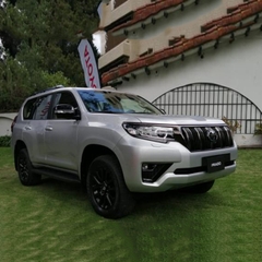 Toyota Land Cruiser Prado 2022 mới nhất