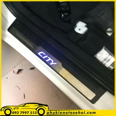 Nẹp bước chân ngoài có đèn xe Honda City