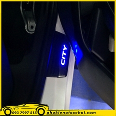 Nẹp bước chân ngoài có đèn xe Honda City