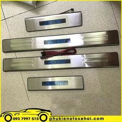 Nẹp bước chân ngoài có đèn xe Hyundai Accent