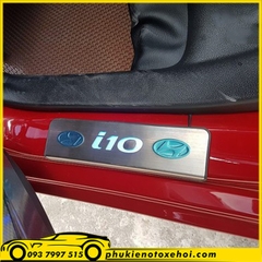Nẹp bước chân ngoài có đèn xe Hyundai I10