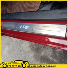 Nẹp bước chân ngoài có đèn xe Hyundai I10