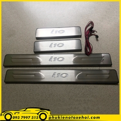 Nẹp bước chân ngoài có đèn xe Hyundai I10
