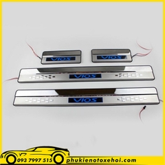 Nẹp bước chân ngoài có đèn xe Toyota Vios