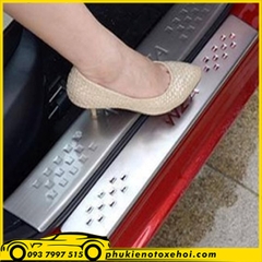 Nẹp bước chân ngoài không đèn xe Hyundai I10