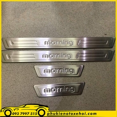 Nẹp bước chân ngoài không đèn xe Kia Morning
