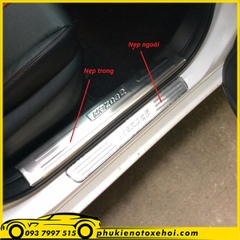 Nẹp bước chân ngoài không đèn xe Mazda 2