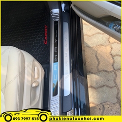 Nẹp bước chân ngoài không đèn xe Toyota Camry