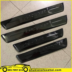 Nẹp bước chân ngoài không đèn xe Toyota Fortuner