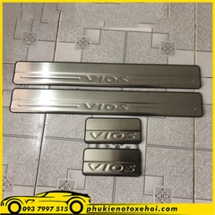 Nẹp bước chân ngoài không đèn xe Toyota Vios