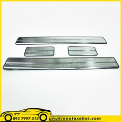 Nẹp bước chân ngoài không đèn xe Toyota Yaris