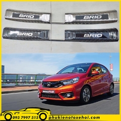 Ốp ngoài chống trầy cốp sau xe Honda Brio