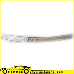 Ốp ngoài chống trầy cốp sau xe Kia Rondo