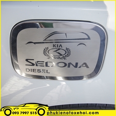 Ốp nắp bình xăng xe Kia Sedona