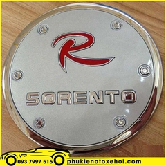 Ốp nắp bình xăng xe Kia Sorento