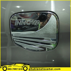 Ốp nắp bình xăng xe Toyota Innova