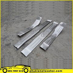 Ốp nẹp bước chân trong xe Ford Fiesta