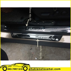 Ốp nẹp bước chân trong xe Hyundai Tucson